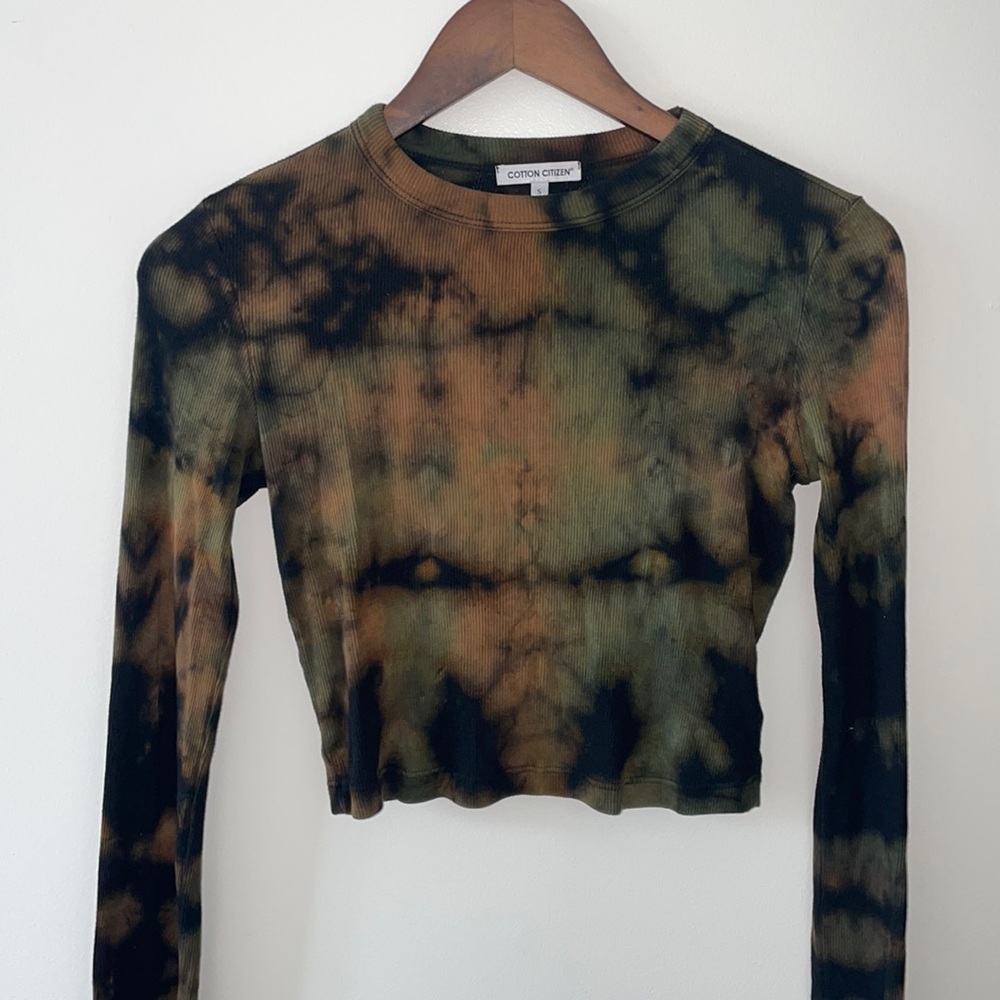 COTTON CITIZEN. SMALL LONG SLEEVE. BLACK, ORANGE, GREEN ACID WASH.